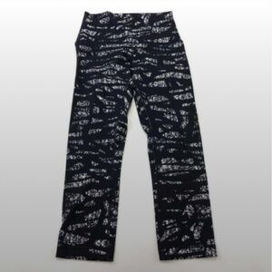 Lululemon Wunder Under Crop (Hi-Rise)
Graf Black White Size 4 NEW with tags